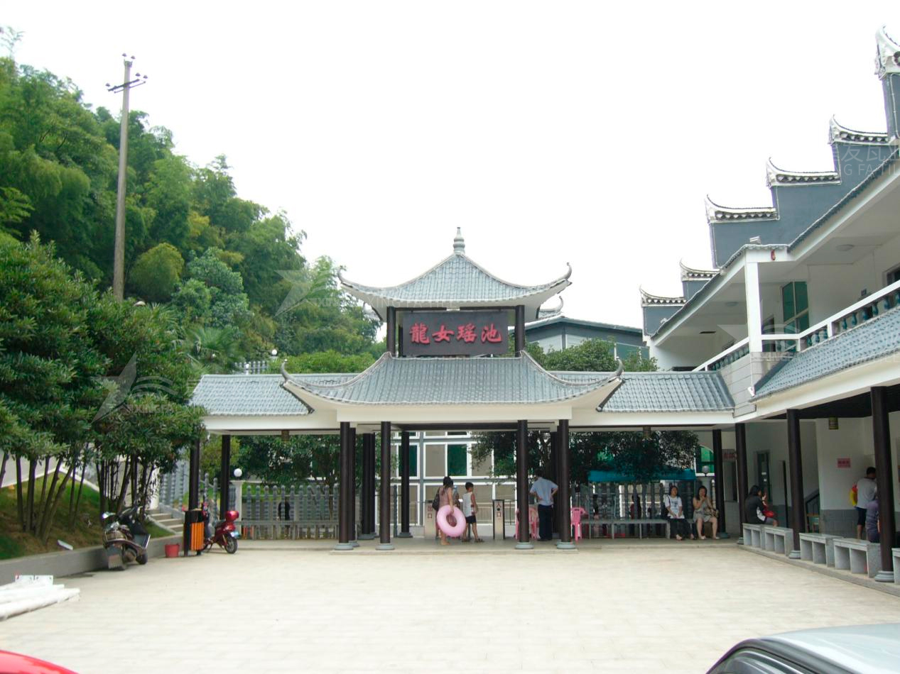 六盤水屋頂材料合成樹脂瓦和不銹鋼瓦哪個好？選擇很重要！