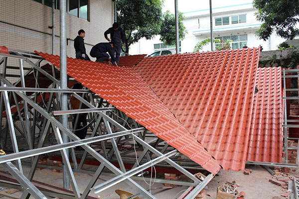 六盤水樹脂瓦具有哪些特性，是什么原因?qū)е聵渲弑粡V泛應(yīng)用呢