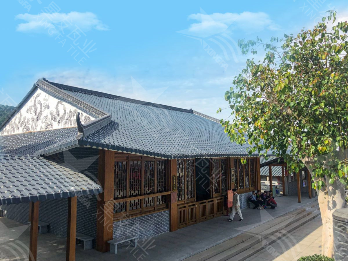 四合院別墅裝飾采光琉璃瓦 隔熱防水堅(jiān)韌紅色樹(shù)脂防腐瓦 六盤(pán)水仿古建筑樹(shù)脂瓦廠(chǎng)家生產(chǎn)制造